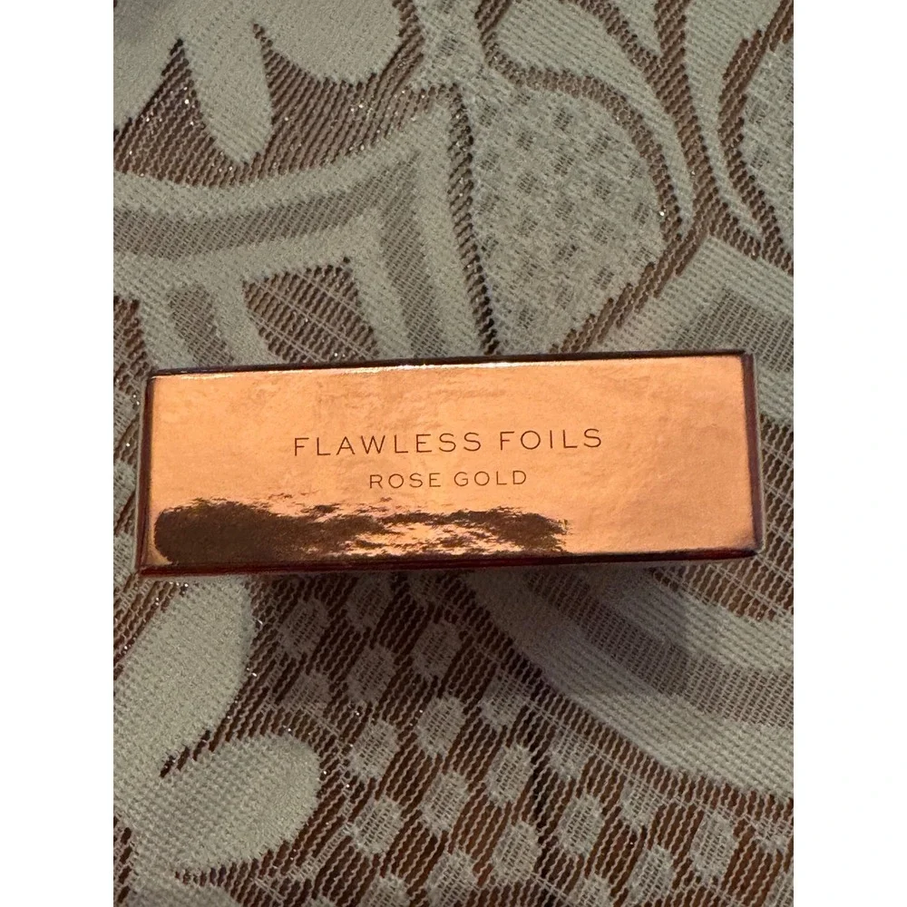 Revolution Flawless Foils Rose Gold Metallic Eyeshadow Set with Primer 95408